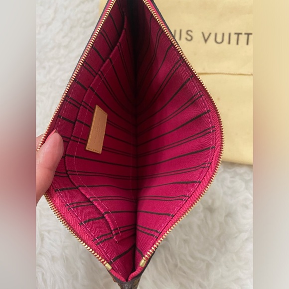2021 LV NEVERFULL MM POUCH Monogram LIKE NEW CONDITION - Picture 6 of 13